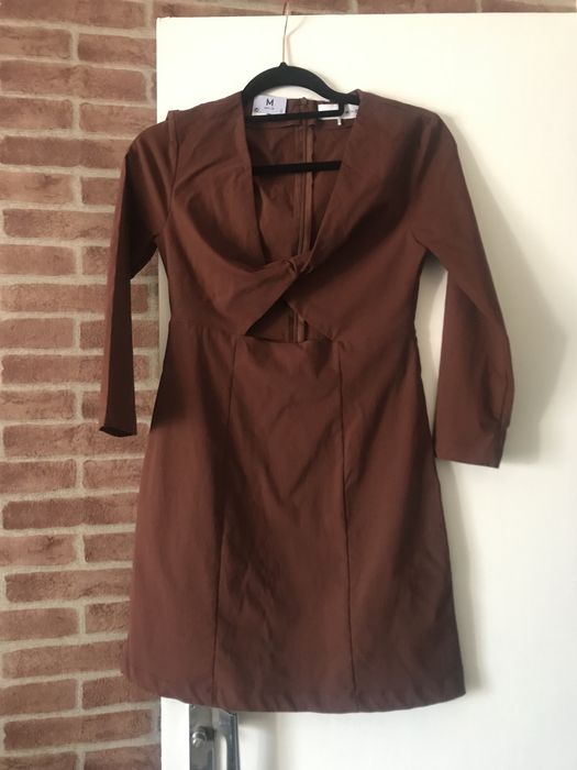 Vestido Lefties castanho novo (abertura zona umbigo)