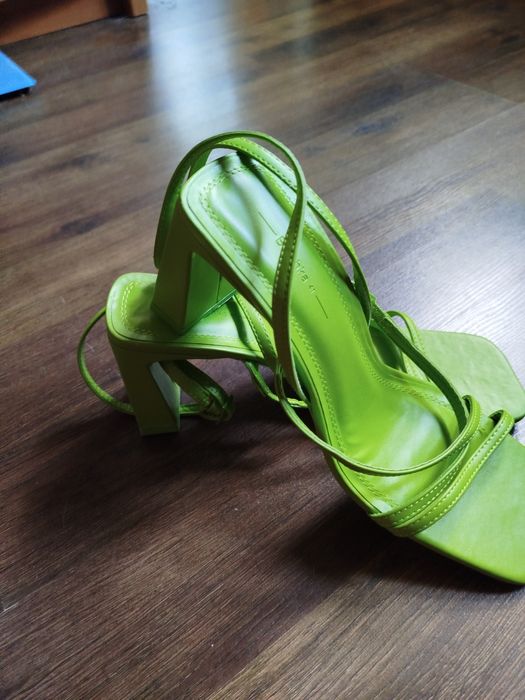 Продам Босоножки Bershka