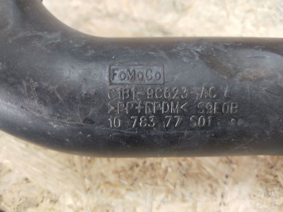 Ford B-Max Fiesta Mk7 2012- 1.0 ecoboost Патрубок трубка интеркулера