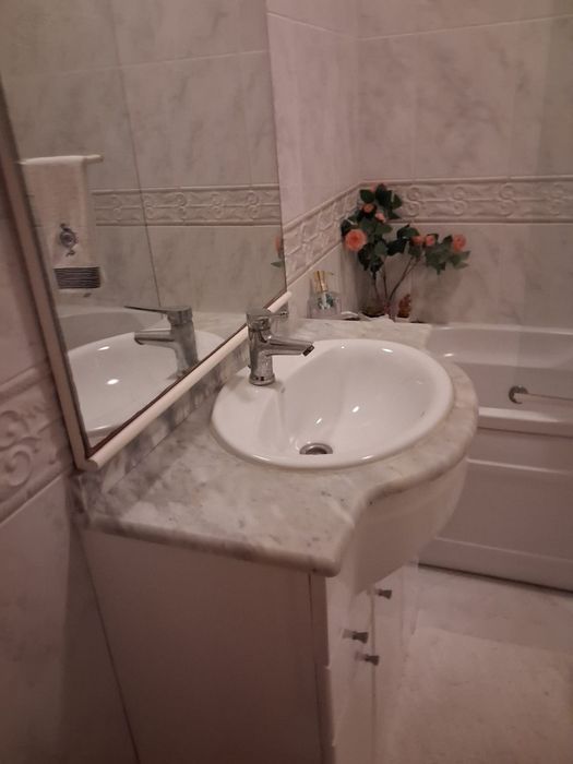 Móvel  e lavatório Roca de casa de banho