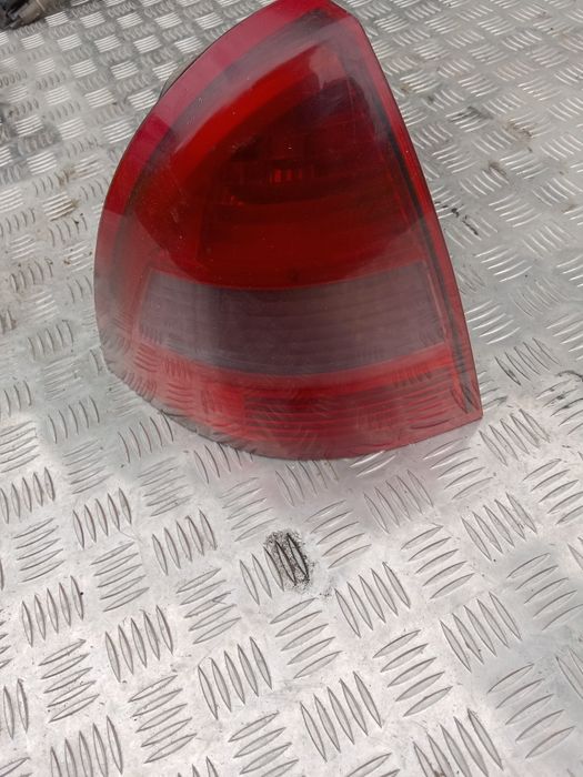 Lampa tylna lewa citroen C5 HB