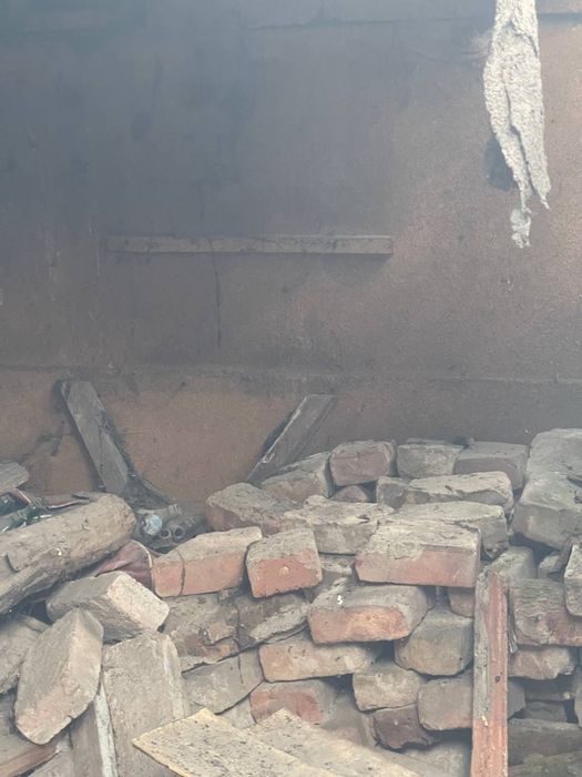 Віддам доски й цеглу