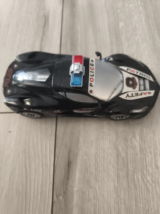 Autko policyjne  20 cm.