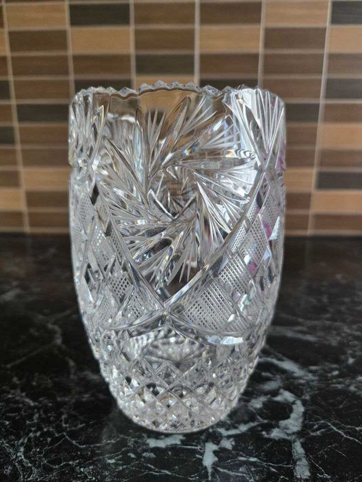 Кришталева ваза для квітів