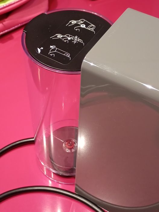 Máquina de café Nespresso Essenza mini