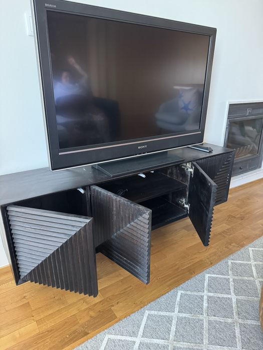 Movem madeira cor preto