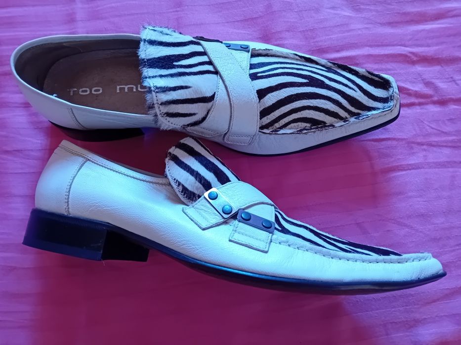 Sapatos italianos em pele, nr41, feitos à mão, made in Italy, usados uma única vez em produção de moda.