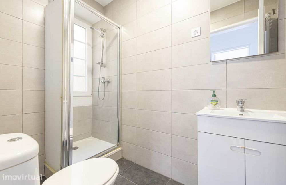 Quarto - localizado em Alameda Lisbon