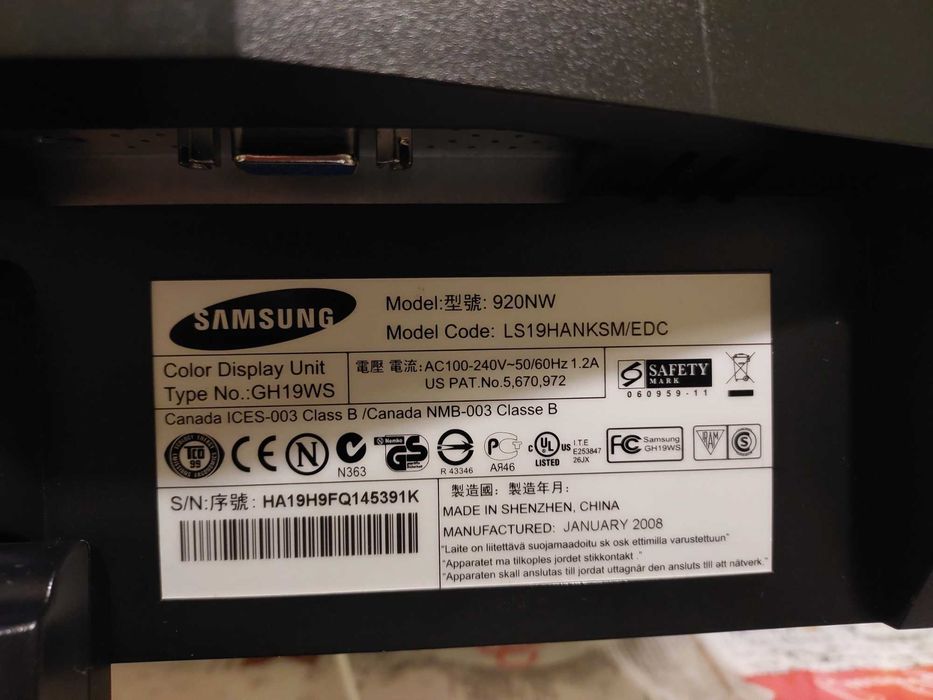 Монитор Samsung 19" дюймів  простий та надійний, все працюе