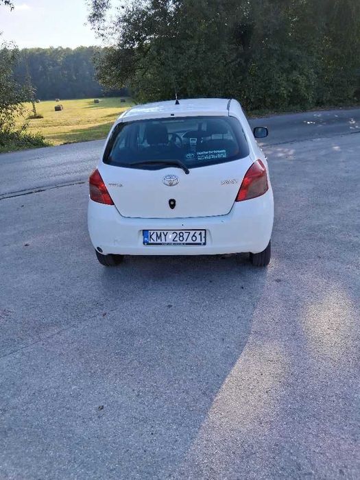 Toyota Yaris.   2008r   1.0