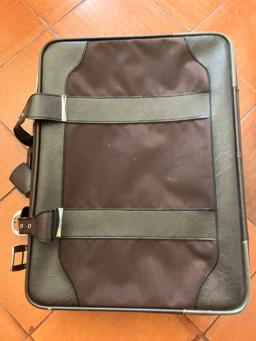 Mala de viagem castanha