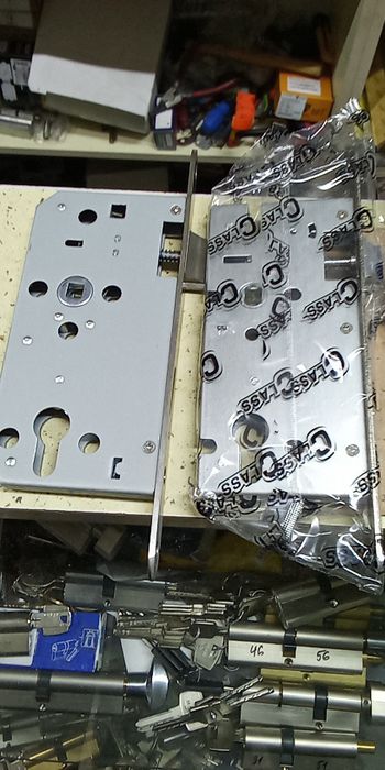 Открыть замок Киев, открытие авто, сейфов.замена замков.