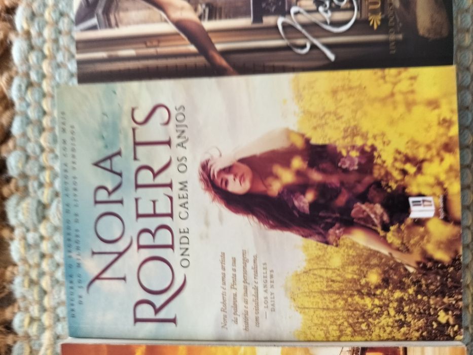 Vendo livros de bolso Nora Roberts