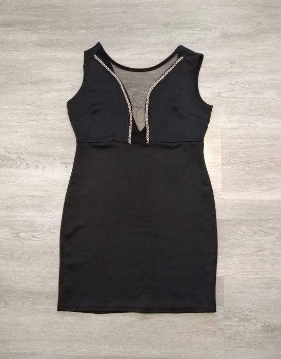 Obcisła tunika z dekoltem