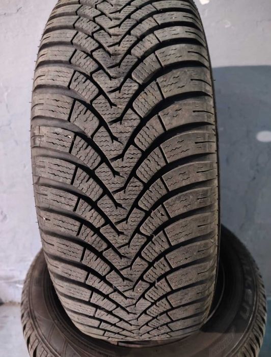 Комплект зимних шин Falken размер 205 60 R16.