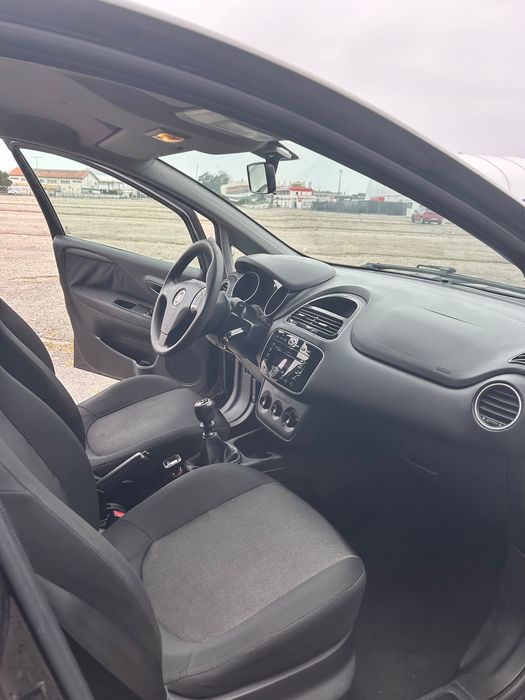 Fiat punto 2014 157 mil km a circular  IUC e inspeção até abril 2027