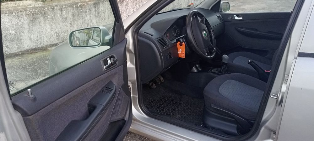 Estou vendendo um Skoda Fabia em excelente estado.