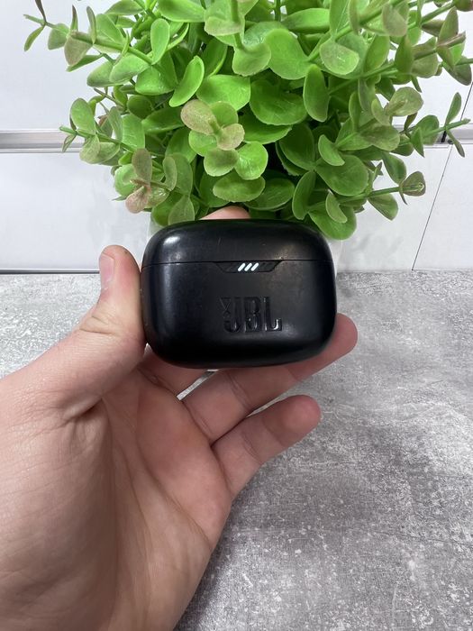 Зарядний кейс для навушників JBL Tune 230 NCTWS