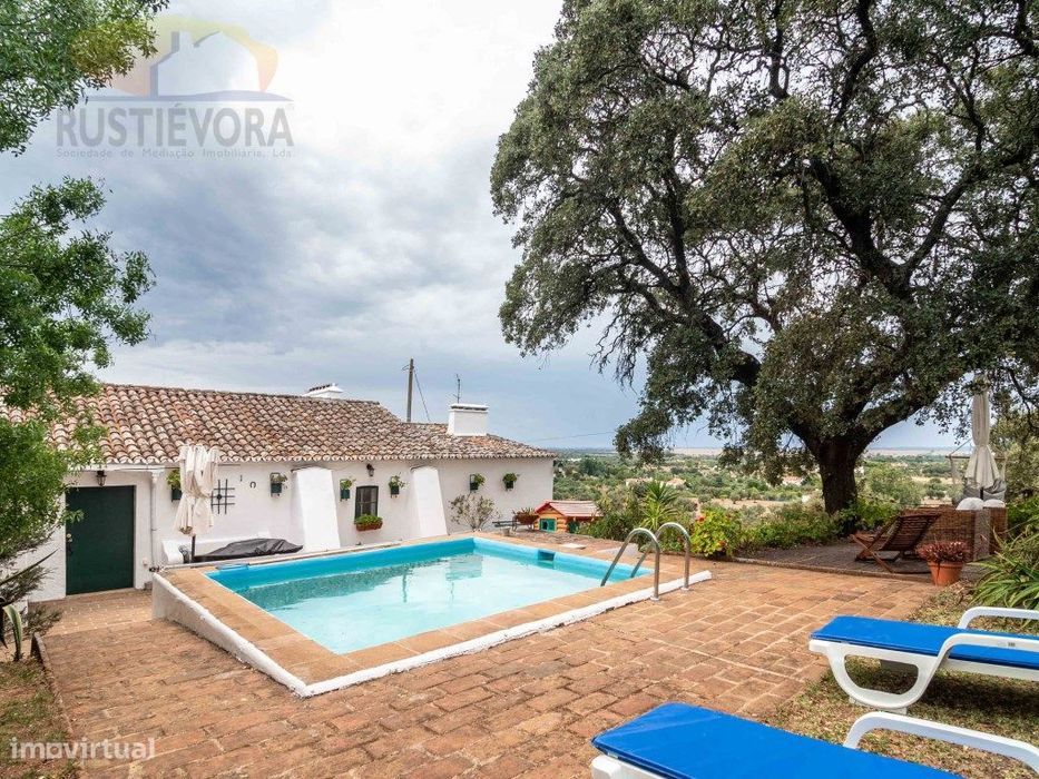 Quinta com 16 ha, com 4 Moradias Unifamiliares, piscina e várias ár...