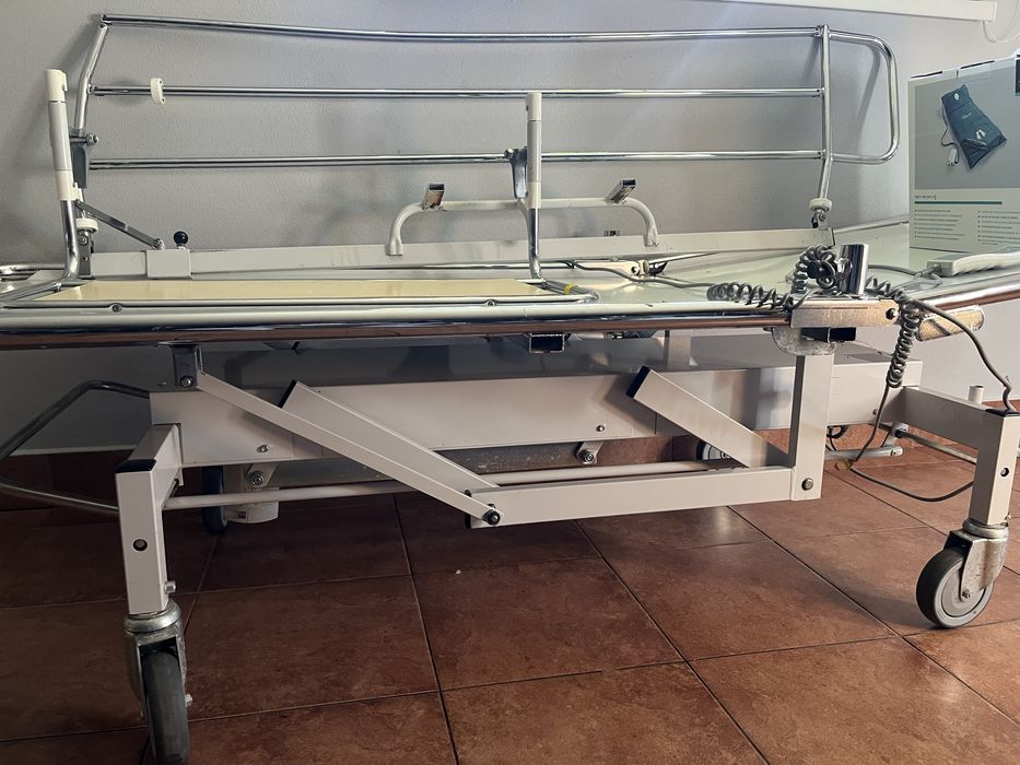 Łóżko medyczne rehabilitacyjne elektryczne + materac przeciwodleżynowy