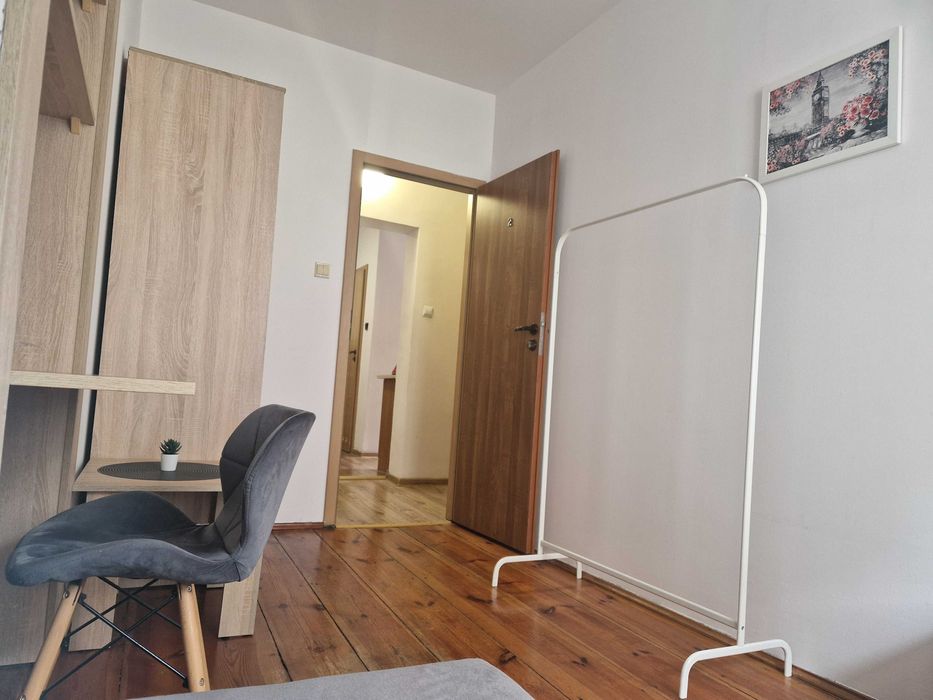 Pokój dla studentki w mieszkaniu dwupokojowym