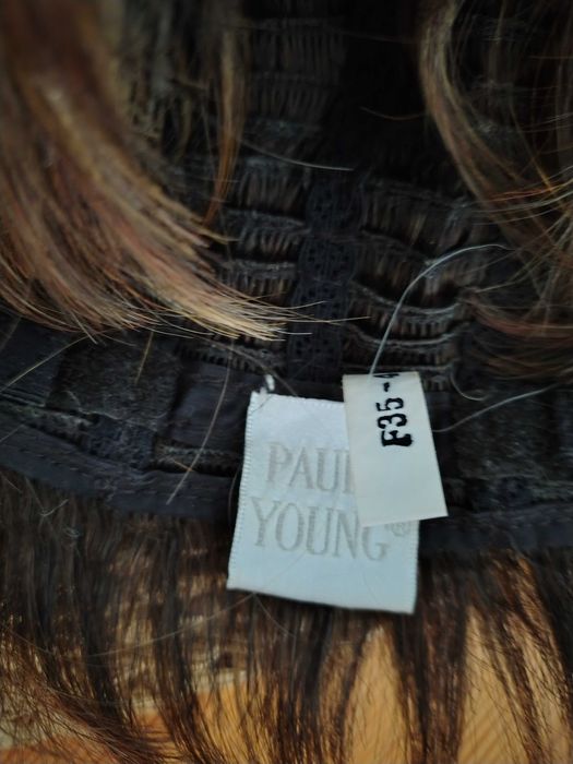 Peruka w kolorze brązu