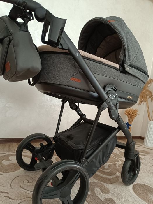 Каляска 2 в 1 в відмінному стані.