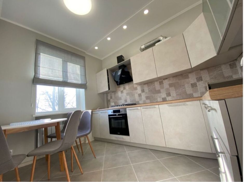 Первая сдача шикарной 2к/квартиры  Сталинки ,в районе ЖД - Вокзала !