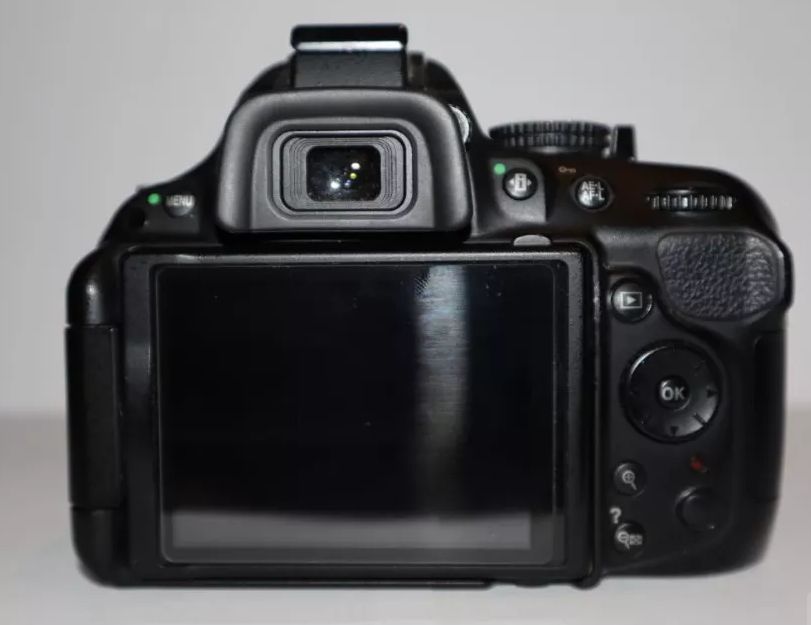 NIKON D5200 Body Only, 14,000 Shutter Actuations, Swivel Screen, 24 MP64738499780737121