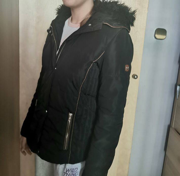 Ciepła kurtka czarna Reserved 40 kaptur futrzany