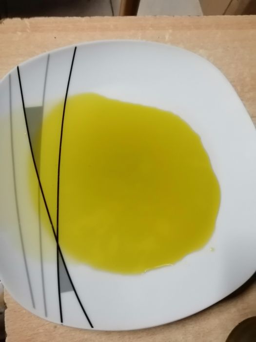 AZEITE NOVO. De boa qualidade pode e deve provar se não gostar não com