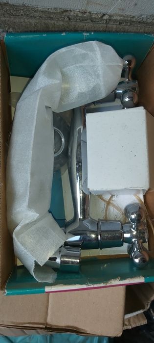 Bateria umywalkowa, kran