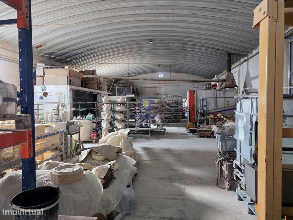 Armazém com Licença Industrial localizado próximo da Zona Industrial