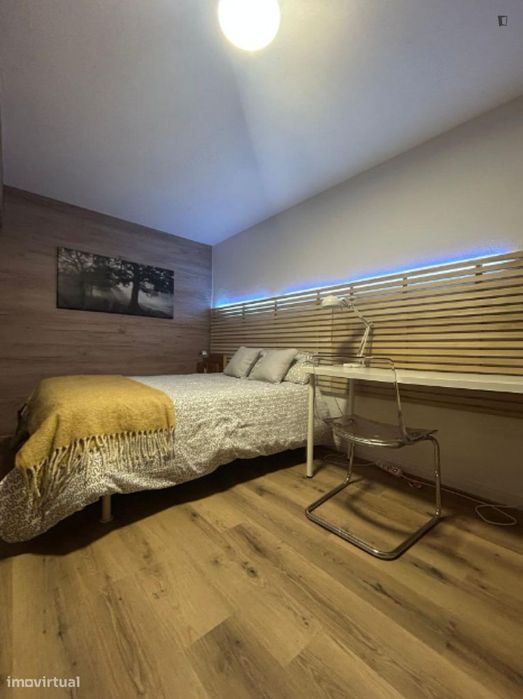 Quarto - localizado em Parede Lisbon