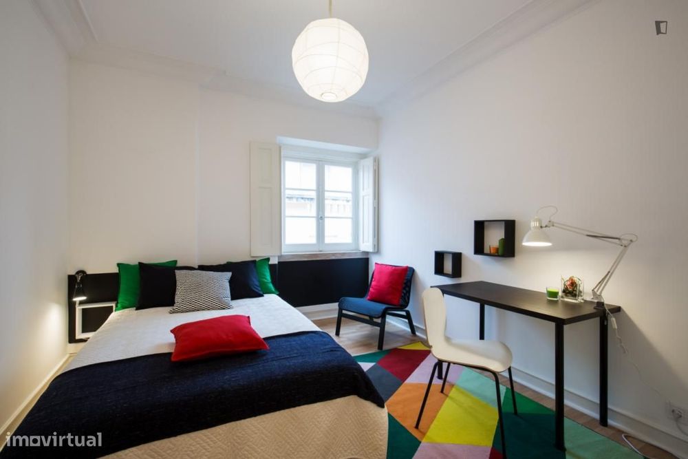Quarto - localizado em Oeiras Lisbon
