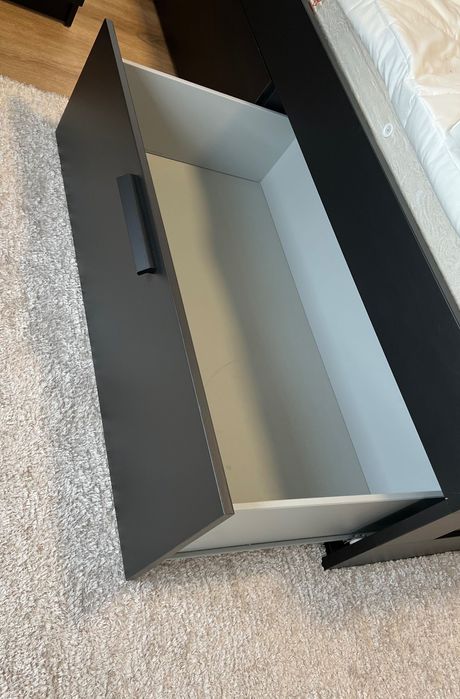 Cama Ikea marca BRIMNES preta