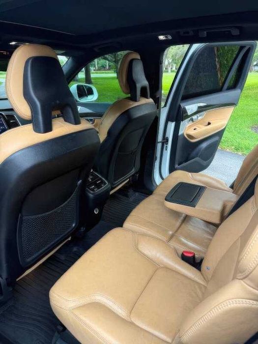2018 Volvo XC90 T6 Momentum