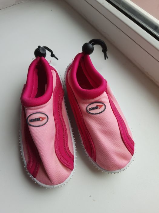 Тапочки для басейну