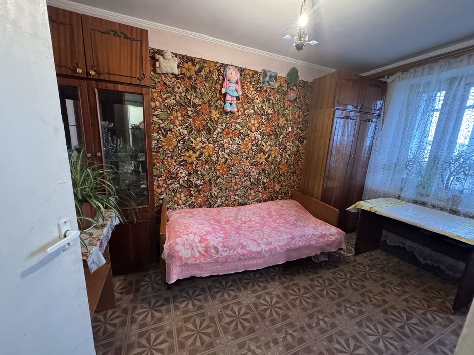 Здаю 1 к економну в центрі міста . Вільна