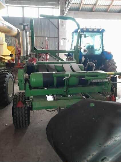 Owijarka samozaładowcza Pronar