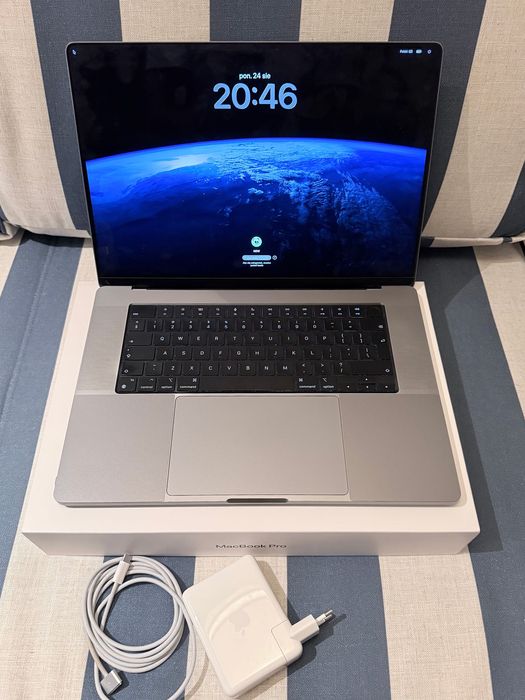 MacBook Pro 16″ M1 Max / 64 GB RAM / 2 TB SSD / 24‑GPU