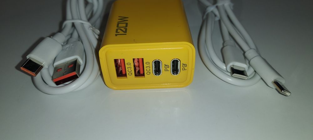 Szybka ładowarka 120W z kablami.