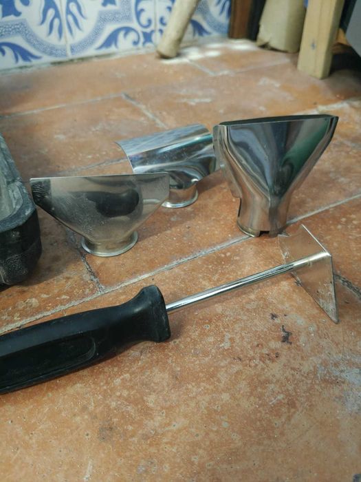 Decapador de Ar Quente HiKOKI RH600T 2000 W + Kit Acessórios