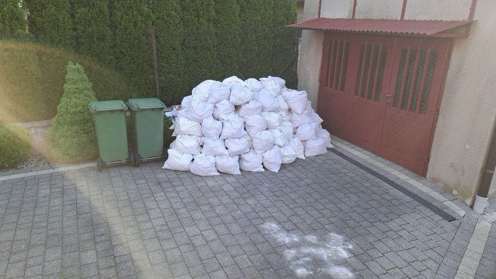 Gruz budowlany z demontazu lazienki scian i z podlogi