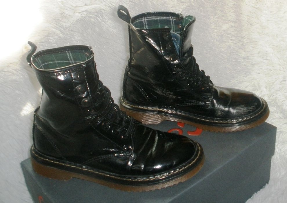 Buty za kostkę bootki czarne firmy Barratts rozmiar 36