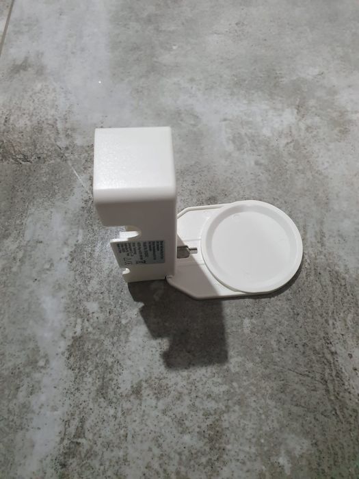 Uchwyt ścienny biały