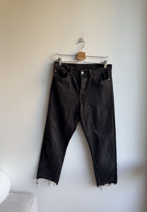 Levis czarne spodnie mom jeans postrzępione wysoki stan 501