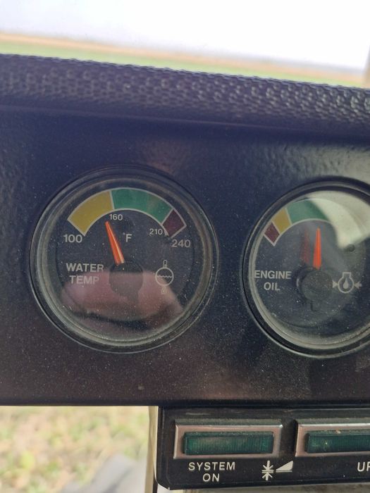 Зернозбиральний комбайн NEW HOLLAND TR 88.