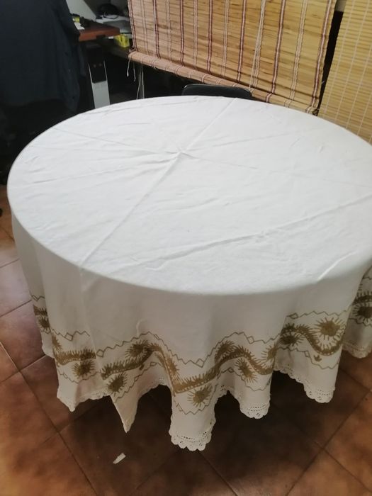 Toalha em linho bordado à mão