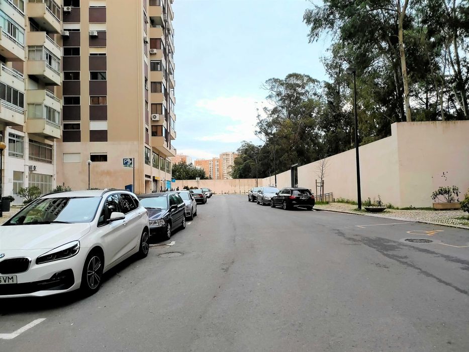 Lugar de Garangem junto ao Metro Lumiar